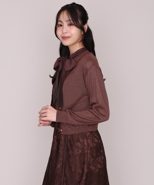 MISCH MASCH(ミッシュマッシュ)の「2026秋冬新作 金釦シアーVネックカーディガン(カーディガン/ボレロ・レディース・ブラウン/ブラック/イエロー・フリ-)」の21枚目の写真