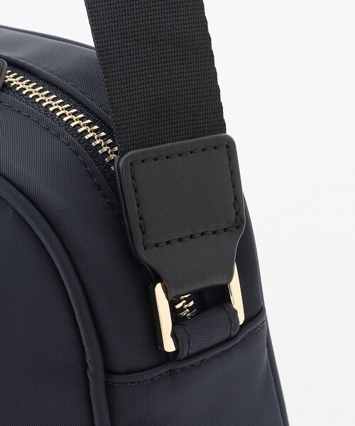J.PRESS(ジェイプレス)の「【WEB限定カラーあり】スクエア ショルダーバッグ(ショルダーバッグ・レディース・グレー系/ダークブラウン系/ブラック系/ネイビー系・F)」の21枚目の写真