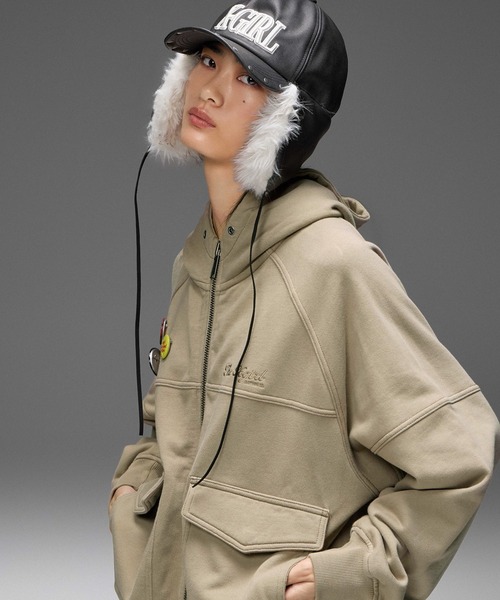 X-girl(エックスガール)の「ARCH LOGO AND FACE HOODED SWEAT JACKET(パーカー・レディース・ベージュ/チャコール・S/M)」の3枚目の写真