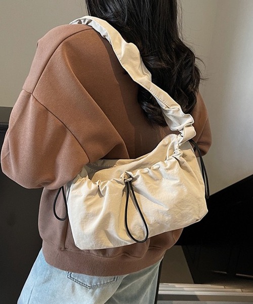 WESTSEA(ウエストシー)の「軽量ナイロン ドローコードポケット スクエアショルダーバッグ(ショルダーバッグ・レディース・ブラック/ベージュ・FREE)」の11枚目の写真