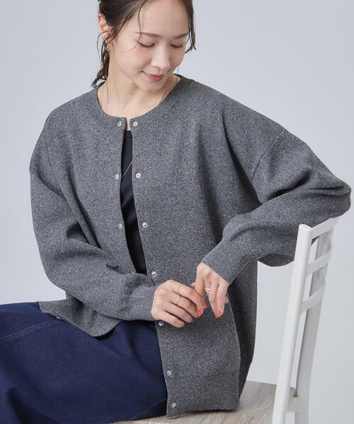 SHOO・LA・RUE(シューラルー)の「【セットアップ可/洗濯機可】軽やかに羽織れる スポンディッシュ ニットカーディガン(カーディガン/ボレロ・レディース・グレー/ブラック/ダークブラウン/ナチュラル/ボルドー/ブルー系その他・01/02/03)」の1枚目の写真