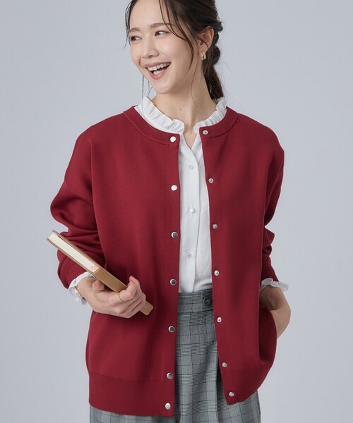 SHOO・LA・RUE(シューラルー)の「【セットアップ可/洗濯機可】軽やかに羽織れる スポンディッシュ ニットカーディガン(カーディガン/ボレロ・レディース・グレー/ブラック/ダークブラウン/ナチュラル/ボルドー/ブルー系その他・01/02/03)」の6枚目の写真