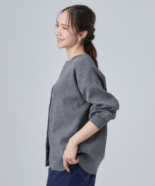SHOO・LA・RUE(シューラルー)の「【セットアップ可/洗濯機可】軽やかに羽織れる スポンディッシュ ニットカーディガン(カーディガン/ボレロ・レディース・グレー/ブラック/ダークブラウン/ナチュラル/ボルドー/ブルー系その他・01/02/03)」の8枚目の写真
