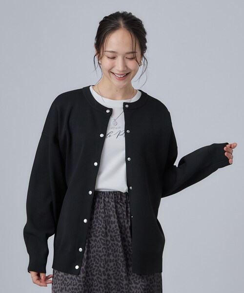 SHOO・LA・RUE(シューラルー)の「【セットアップ可/洗濯機可】軽やかに羽織れる スポンディッシュ ニットカーディガン(カーディガン/ボレロ・レディース・グレー/ブラック/ダークブラウン/ナチュラル/ボルドー/ブルー系その他・01/02/03)」の11枚目の写真
