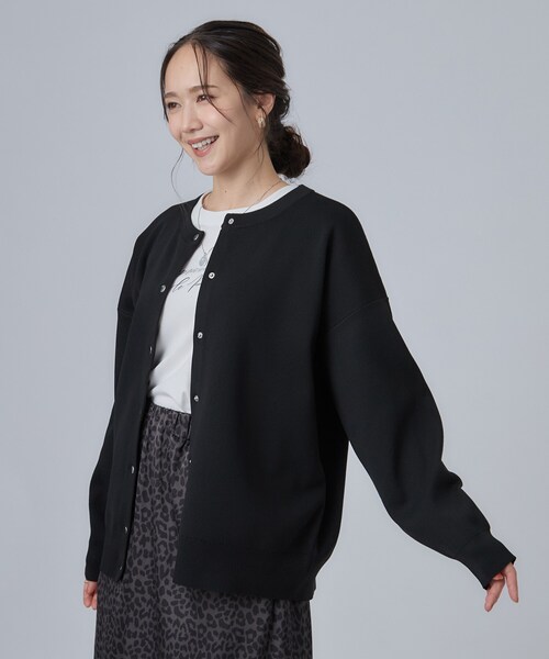 SHOO・LA・RUE(シューラルー)の「【セットアップ可/洗濯機可】軽やかに羽織れる スポンディッシュ ニットカーディガン(カーディガン/ボレロ・レディース・グレー/ブラック/ダークブラウン/ナチュラル/ボルドー/ブルー系その他・01/02/03)」の12枚目の写真