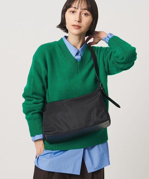 UNITED ARROWS(ユナイテッドアローズ)の「ナイロン ミドル ショルダーバッグ(ショルダーバッグ・レディース・ブラック・FREE)」の2枚目の写真
