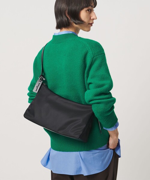 UNITED ARROWS(ユナイテッドアローズ)の「ナイロン ミドル ショルダーバッグ(ショルダーバッグ・レディース・ブラック・FREE)」の3枚目の写真