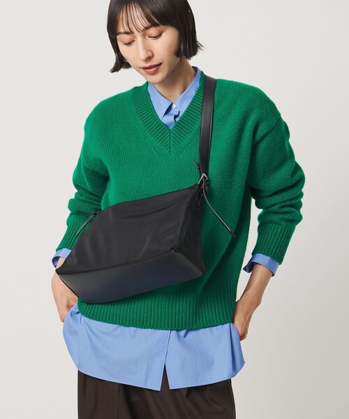 UNITED ARROWS(ユナイテッドアローズ)の「ナイロン ミドル ショルダーバッグ(ショルダーバッグ・レディース・ブラック・FREE)」の4枚目の写真