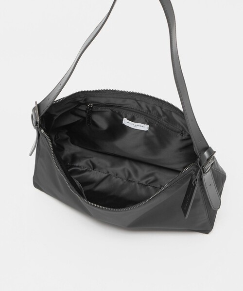 UNITED ARROWS(ユナイテッドアローズ)の「ナイロン ミドル ショルダーバッグ(ショルダーバッグ・レディース・ブラック・FREE)」の12枚目の写真