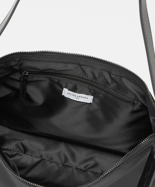 UNITED ARROWS(ユナイテッドアローズ)の「ナイロン ミドル ショルダーバッグ(ショルダーバッグ・レディース・ブラック・FREE)」の13枚目の写真