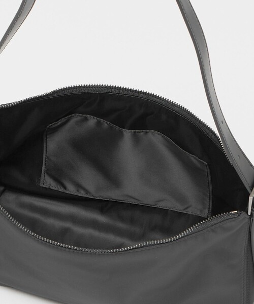 UNITED ARROWS(ユナイテッドアローズ)の「ナイロン ミドル ショルダーバッグ(ショルダーバッグ・レディース・ブラック・FREE)」の14枚目の写真