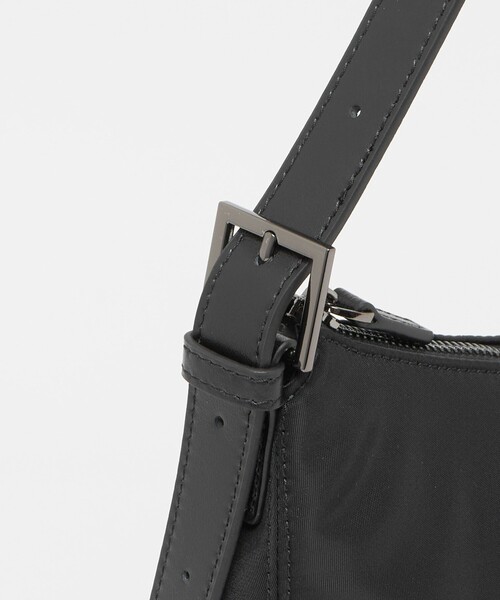 UNITED ARROWS(ユナイテッドアローズ)の「ナイロン ミドル ショルダーバッグ(ショルダーバッグ・レディース・ブラック・FREE)」の17枚目の写真