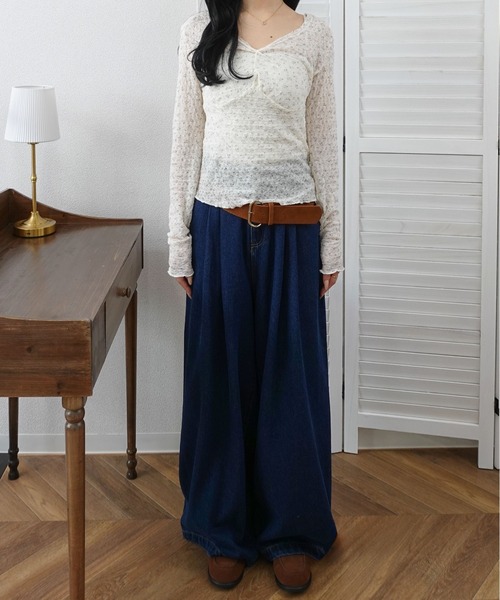 unnu（ユヌ）の「小花柄フロントギャザー ロングスリーブトップス（Tシャツ/カットソー・レディース・ブラック/ホワイト・F）」の13枚目の写真