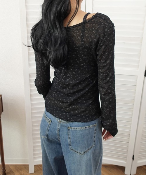 unnu（ユヌ）の「小花柄フロントギャザー ロングスリーブトップス（Tシャツ/カットソー・レディース・ブラック/ホワイト・F）」の6枚目の写真