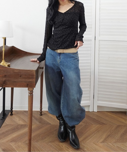 unnu（ユヌ）の「小花柄フロントギャザー ロングスリーブトップス（Tシャツ/カットソー・レディース・ブラック/ホワイト・F）」の9枚目の写真