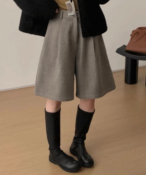 deux amour(ドゥーザムール)の「タック入りワイドハーフパンツ(その他パンツ・レディース・ベージュ/チャコールグレー・LARGE/MEDIUM)」の10枚目の写真
