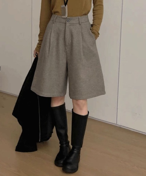 deux amour(ドゥーザムール)の「タック入りワイドハーフパンツ(その他パンツ・レディース・ベージュ/チャコールグレー・LARGE/MEDIUM)」の9枚目の写真