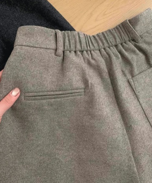 deux amour(ドゥーザムール)の「タック入りワイドハーフパンツ(その他パンツ・レディース・ベージュ/チャコールグレー・LARGE/MEDIUM)」の13枚目の写真