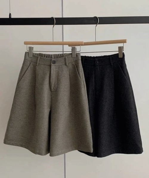 deux amour(ドゥーザムール)の「タック入りワイドハーフパンツ(その他パンツ・レディース・ベージュ/チャコールグレー・LARGE/MEDIUM)」の14枚目の写真