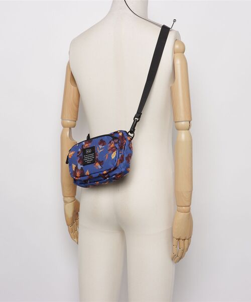 KiU(キウ)の「キウ KiU 300D FRONT POCKET MINI SHOULDER BAG(ショルダーバッグ・メンズ・その他・ONE SIZE)」の5枚目の写真