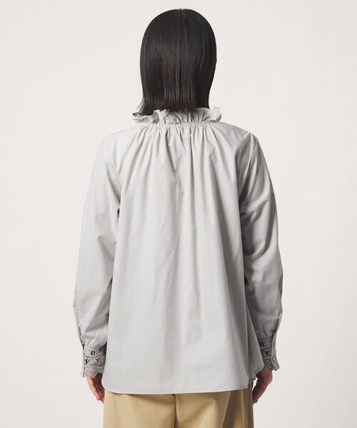 A DAY IN THE LIFE UNITED ARROWS(アデイインザライフユナイテッドアローズ)の「レースカフ フリルネックブラウス <A DAY IN THE LIFE>(シャツ/ブラウス・レディース・ライトグレー/ネイビー/オリーブ・FREE)」の4枚目の写真