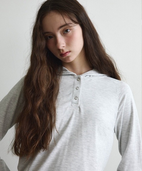 COVERNAT(カバーナット)の「WOMEN HOODED LONG SLEEVE(Tシャツ/カットソー・レディース・ライム/杢グレー・SMALL/MEDIUM)」の5枚目の写真