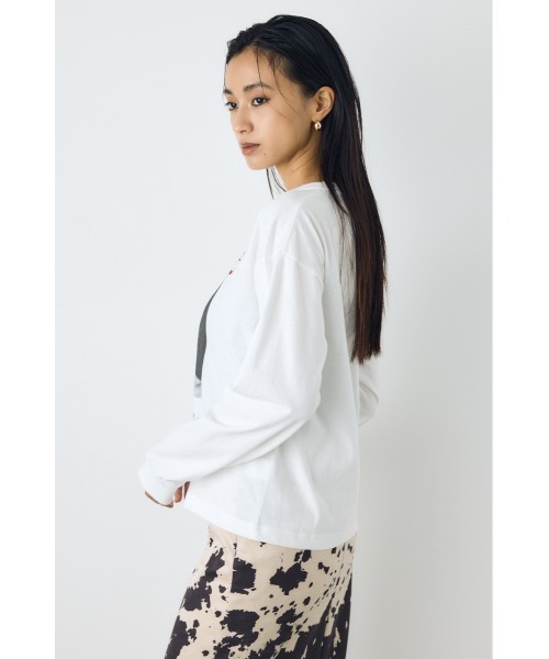 AZUL by moussy(アズールバイマウジー)の「フォトプリントロンT 秋服 冬服 春服 長袖 ロゴT プリントT(Tシャツ/カットソー・レディース・ブラック/オフホワイト・FREE)」の5枚目の写真