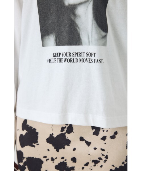 AZUL by moussy(アズールバイマウジー)の「フォトプリントロンT 秋服 冬服 春服 長袖 ロゴT プリントT(Tシャツ/カットソー・レディース・ブラック/オフホワイト・FREE)」の10枚目の写真