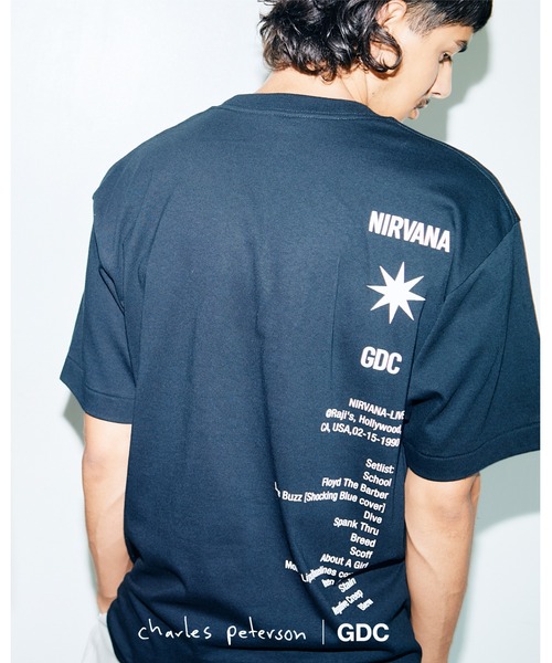 GDC（ジーディーシー）の「【Charles Peterson X NIRVANA / GDC】Raji's Finger Point Tee（Tシャツ/カットソー・メンズ・ブラック/ホワイト・SMALL/MEDIUM/LARGE/X-LARGE）」の5枚目の写真