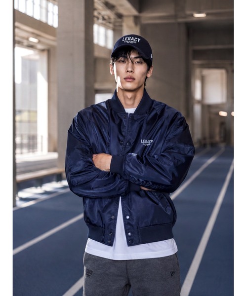 NEW ERA(ニューエラ)の「Varsity Jacket(ブルゾン・メンズ・ブラック/ネイビー・XX-LARGE/X-LARGE/LARGE/MEDIUM/SMALL)」の1枚目の写真
