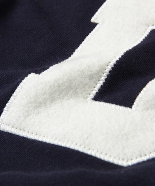 Champion（チャンピオン）の「Champion×DOORS　ロゴパッチワークプルオーバー（スウェット・キッズ・グレー/ネイビー・120/90/105/135）」の7枚目の写真