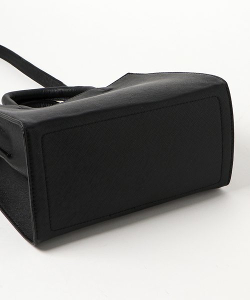 NATURAL BEAUTY BASIC（ナチュラルビューティーベーシック）の「シンプルボックスミニショルダーバッグ（ショルダーバッグ・レディース・ブルー/ベージュ/ブラック・ﾌﾘ-）」の6枚目の写真