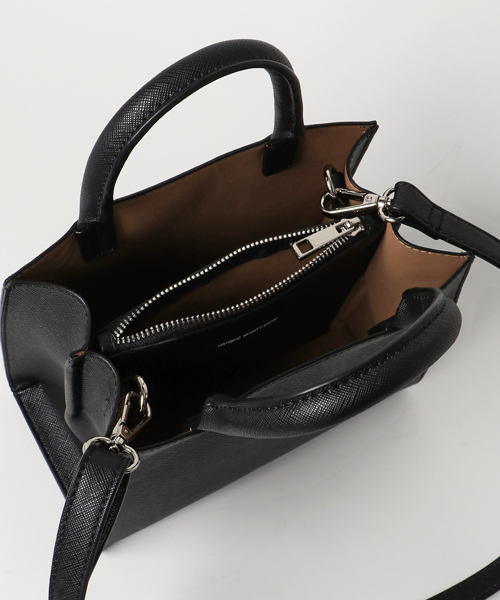 NATURAL BEAUTY BASIC（ナチュラルビューティーベーシック）の「シンプルボックスミニショルダーバッグ（ショルダーバッグ・レディース・ブルー/ベージュ/ブラック・ﾌﾘ-）」の9枚目の写真