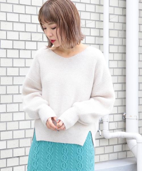 Another Edition（アナザーエディション）の「カタアゼVネックプルオーバー ◆（ニット/セーター・レディース・ライトブルー/ネイビー/オフホワイト/オレンジ・FREE）」の2枚目の写真