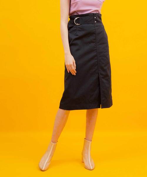 UNITED TOKYO(ユナイテッドトウキョウ)の「スリットタイトスカート(スカート・レディース・ベージュ/レッド/ネイビー・1)」の2枚目の写真