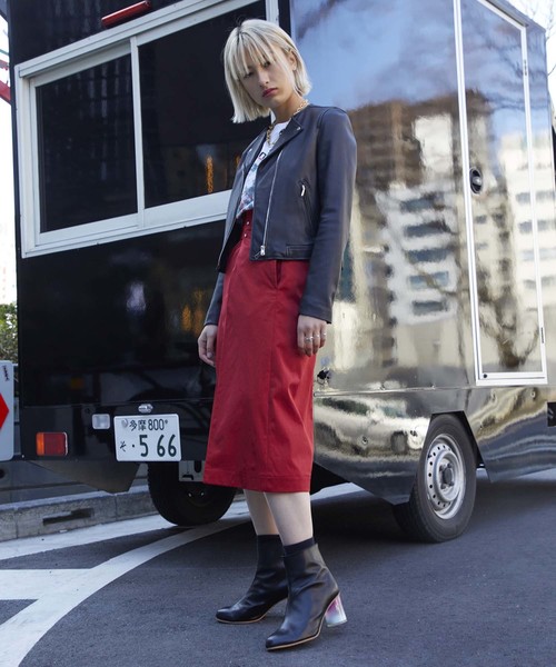 UNITED TOKYO(ユナイテッドトウキョウ)の「スリットタイトスカート(スカート・レディース・ベージュ/レッド/ネイビー・1)」の15枚目の写真