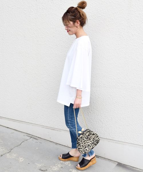 Khaju（カージュ）の「Khaju:フレアスリーブビッグTEE◇◇（Tシャツ/カットソー・レディース・ホワイト/ブラック・ONE SIZE）」の2枚目の写真