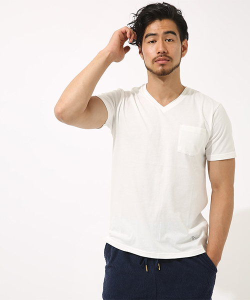 AZUL by moussy（アズールバイマウジー）の「カットオフVネック半袖T（Tシャツ/カットソー・メンズ・ブラック/ネイビー/オレンジ/ホワイト・SMALL/MEDIUM/X-LARGE/LARGE/X-SMALL）」の2枚目の写真