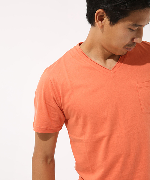 AZUL by moussy（アズールバイマウジー）の「カットオフVネック半袖T（Tシャツ/カットソー・メンズ・ブラック/ネイビー/オレンジ/ホワイト・SMALL/MEDIUM/X-LARGE/LARGE/X-SMALL）」の6枚目の写真