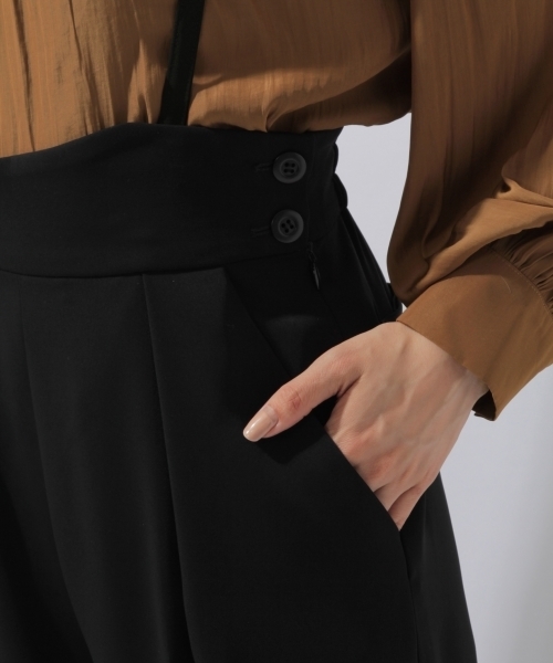 laboratory work（ラボラトリーワーク）の「スリムサス付きワイドパンツ（サロペット/オーバーオール・レディース・ブラック/ベージュ・MEDIUM）」の9枚目の写真