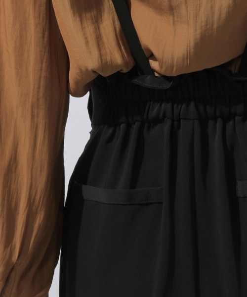 laboratory work（ラボラトリーワーク）の「スリムサス付きワイドパンツ（サロペット/オーバーオール・レディース・ブラック/ベージュ・MEDIUM）」の12枚目の写真