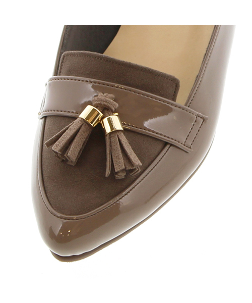 JELLY BEANS（ジェリービーンズ）の「エナメルタッセルローファーパンプス<ふわさら>(135-3060)JELLY BEANS(ジェリービーンズ)（ローファー・レディース・ブラック/ワイン/グレイッシュベージュ/グレー/ホワイト/ベージュ・23/24/25/22/22.5/24.5/23.5/21.5）」の14枚目の写真