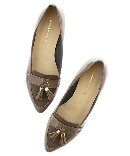 JELLY BEANS（ジェリービーンズ）の「エナメルタッセルローファーパンプス<ふわさら>(135-3060)JELLY BEANS(ジェリービーンズ)（ローファー・レディース・ブラック/ワイン/グレイッシュベージュ/グレー/ホワイト/ベージュ・23/24/25/22/22.5/24.5/23.5/21.5）」の18枚目の写真