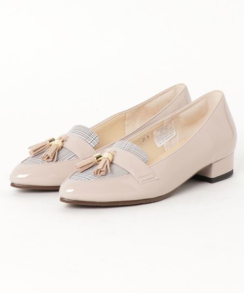 JELLY BEANS（ジェリービーンズ）の「エナメルタッセルローファーパンプス<ふわさら>(135-3060)JELLY BEANS(ジェリービーンズ)（ローファー・レディース・ブラック/ワイン/グレイッシュベージュ/グレー/ホワイト/ベージュ・23/24/25/22/22.5/24.5/23.5/21.5）」の4枚目の写真