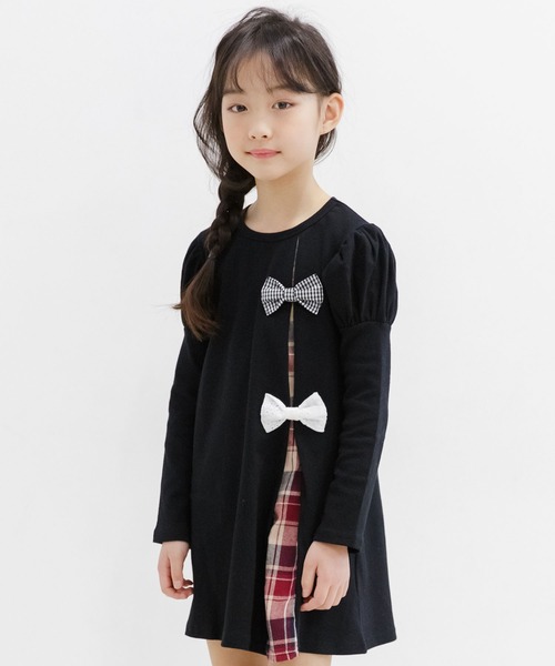 Bee des Bee（ビーデスビー）の「ダブルリボンワンピース（ワンピース・キッズ・ワイン/ブラック/ピンク/テラコッタ/ベージュ/ブラウン/ラベンダー/ネイビー/グレイッシュベージュ/パープル/グレー/アイボリー/ピンク系/パープル系その他/ベージュ系/サックスブルー/ライトベージュ/カーキオリーブ/ミント/ブラウン系2/ブラック系/ピンク系1/ブラック系2/ブラウン系・150cm/120cm/130cm/140cm/100cm/110cm）」の2枚目の写真