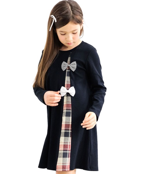 Bee des Bee（ビーデスビー）の「ダブルリボンワンピース（ワンピース・キッズ・ワイン/ブラック/ピンク/テラコッタ/ベージュ/ブラウン/ラベンダー/ネイビー/グレイッシュベージュ/パープル/グレー/アイボリー/ピンク系/パープル系その他/ベージュ系/サックスブルー/ライトベージュ/カーキオリーブ/ミント/ブラウン系2/ブラック系/ピンク系1/ブラック系2/ブラウン系・150cm/120cm/130cm/140cm/100cm/110cm）」の3枚目の写真