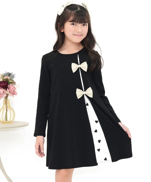 Bee des Bee（ビーデスビー）の「ダブルリボンワンピース（ワンピース・キッズ・ワイン/ブラック/ピンク/テラコッタ/ベージュ/ブラウン/ラベンダー/ネイビー/グレイッシュベージュ/パープル/グレー/アイボリー/ピンク系/パープル系その他/ベージュ系/サックスブルー/ライトベージュ/カーキオリーブ/ミント/ブラウン系2/ブラック系/ピンク系1/ブラック系2/ブラウン系・150cm/120cm/130cm/140cm/100cm/110cm）」の4枚目の写真