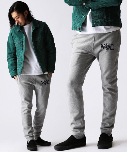 BEAMS（ビームス）の「□BEAMS / カレッジプリント イージーパンツ（その他パンツ・メンズ・ライトグレー/ネイビー・SMALL/MEDIUM/LARGE/X-LARGE）」の2枚目の写真