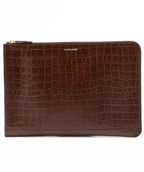 UNITED ARROWS(ユナイテッドアローズ)の「BOW&ARROWS STAMP CLUCH(クラッチバッグ・メンズ・ブラック/ダークブラウン・フリー)」の1枚目の写真