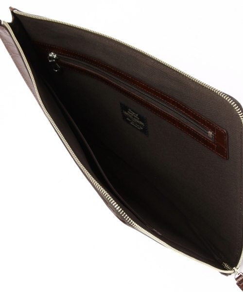 UNITED ARROWS(ユナイテッドアローズ)の「BOW&ARROWS STAMP CLUCH(クラッチバッグ・メンズ・ブラック/ダークブラウン・フリー)」の8枚目の写真